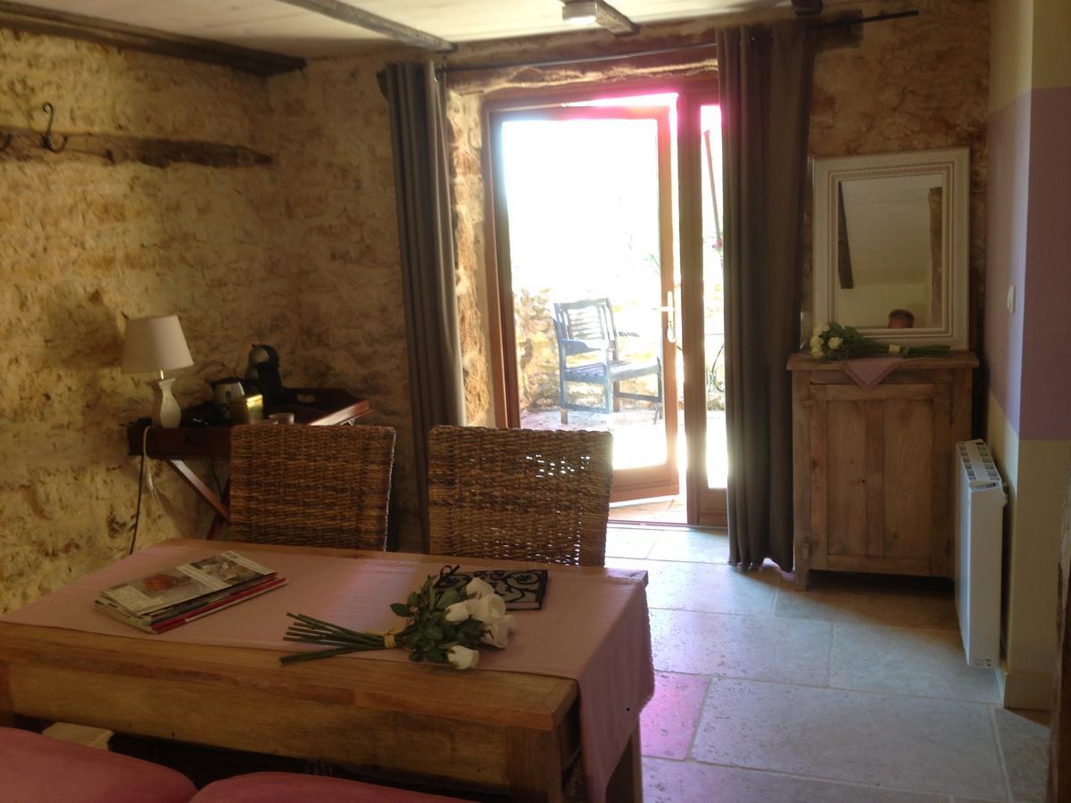 Lo Petit Cretsou Bed & Breakfast Simeyrols Eksteriør bilde